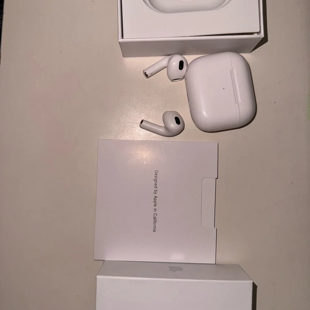 Apple White Wireless Earbuds with Compact Case